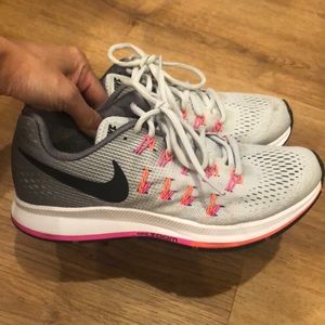 Nike women’s zoom Pegasus 33, size 6.5.